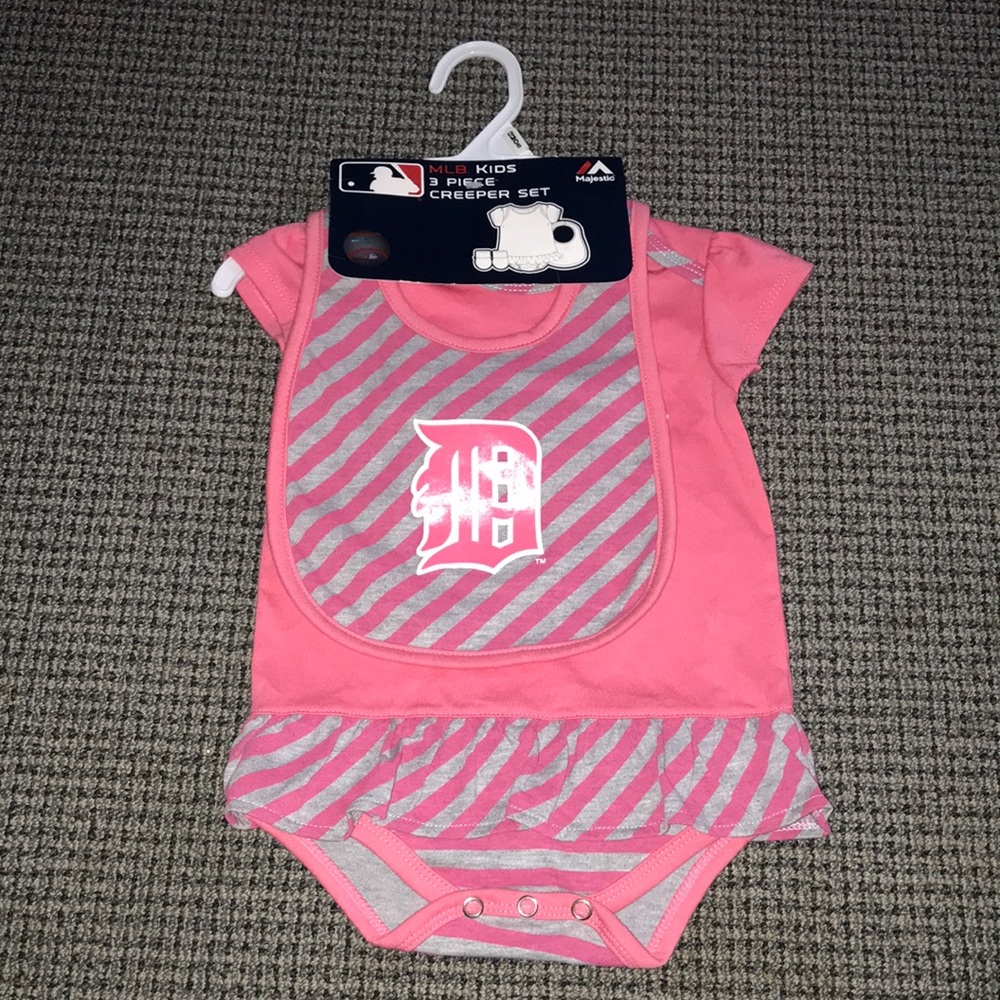 MLB Kids Pink Detroit Tigers Baby Bib & Creeper Set